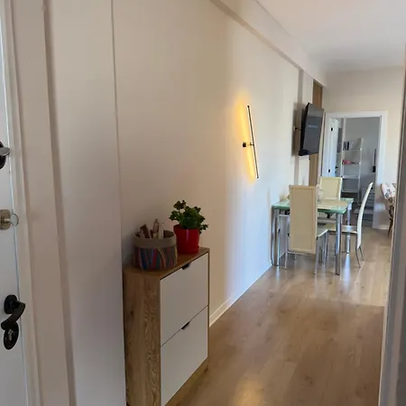 Appartamento Seaside With 70 M2 Terrace & Bbq-150 M From Beach! Golem (Tirana)